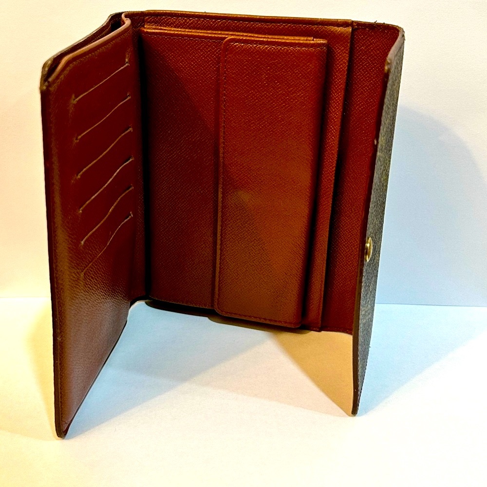 Louis Vuitton Monogram Wallet - Picture 3 of 9